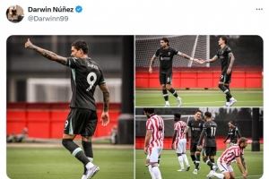 努涅斯社媒晒照庆祝球队5-0战胜斯托克城，本场比赛他上半场戴帽