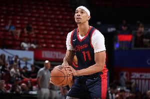 内外开花！乔丹-米勒半场6中3拿全队最高12分 三分2中2