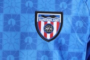 太阳报：桑德兰新赛季客场队服将使用新队徽，主场依然是旧队徽
