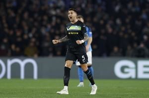 意媒：拉齐奥中场贝西诺参加训练时家中遭窃，手表和珠宝被偷走