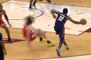 脚踝终结者!亨特晃倒吉迪双手暴扣 后者一瘸一拐